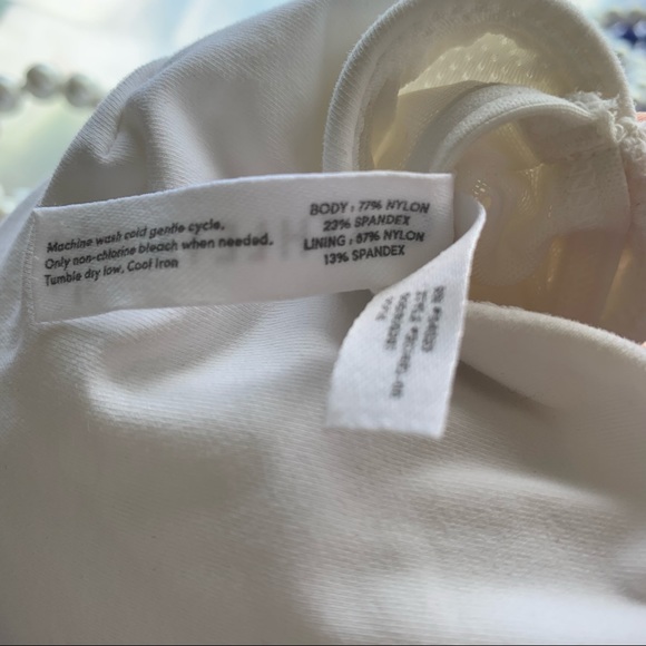 Athleta Reverse Layering Crop Sports Bra In White - Picture 9 of 9